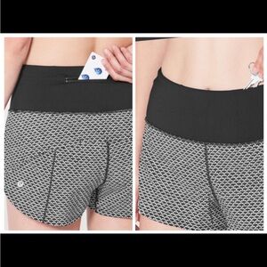 Lululemon Speed Up Short Hi-Rise *2.5" Monochromic Black / Black size 6 EUC.